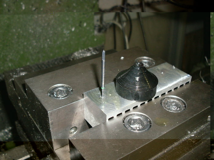 Kühlkörper Gewinde schneiden.jpg (287.61 KiB) 21928 mal betrachtet dann M1,6er Gewinde rein.