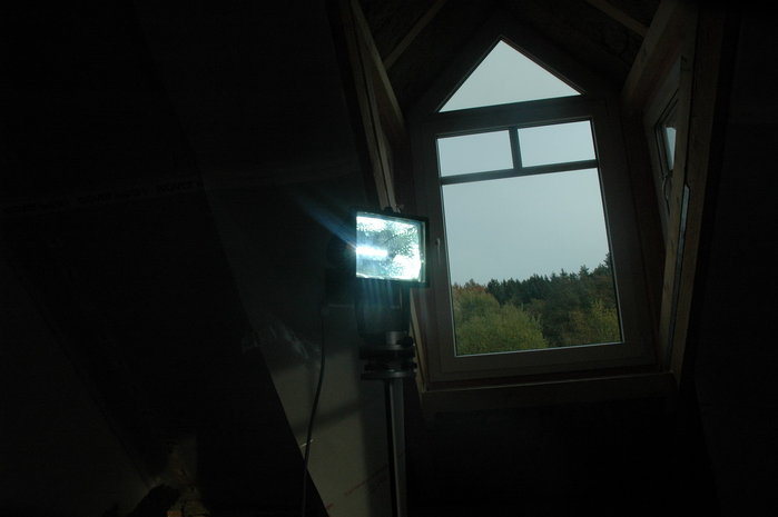 Ja, sie leuchtet und ich bin blind