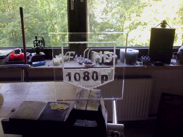 Meinerster Versuch mit dem Drehmel an einer 10mm Platte für eins der zwei Logos. Brauch noch nen Flächenfräser!