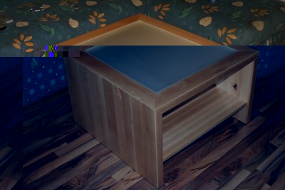 Der Tisch mit ausgeschalteter Beleuchtung: