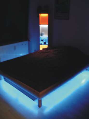 388_Bett_02_blau_1.jpg